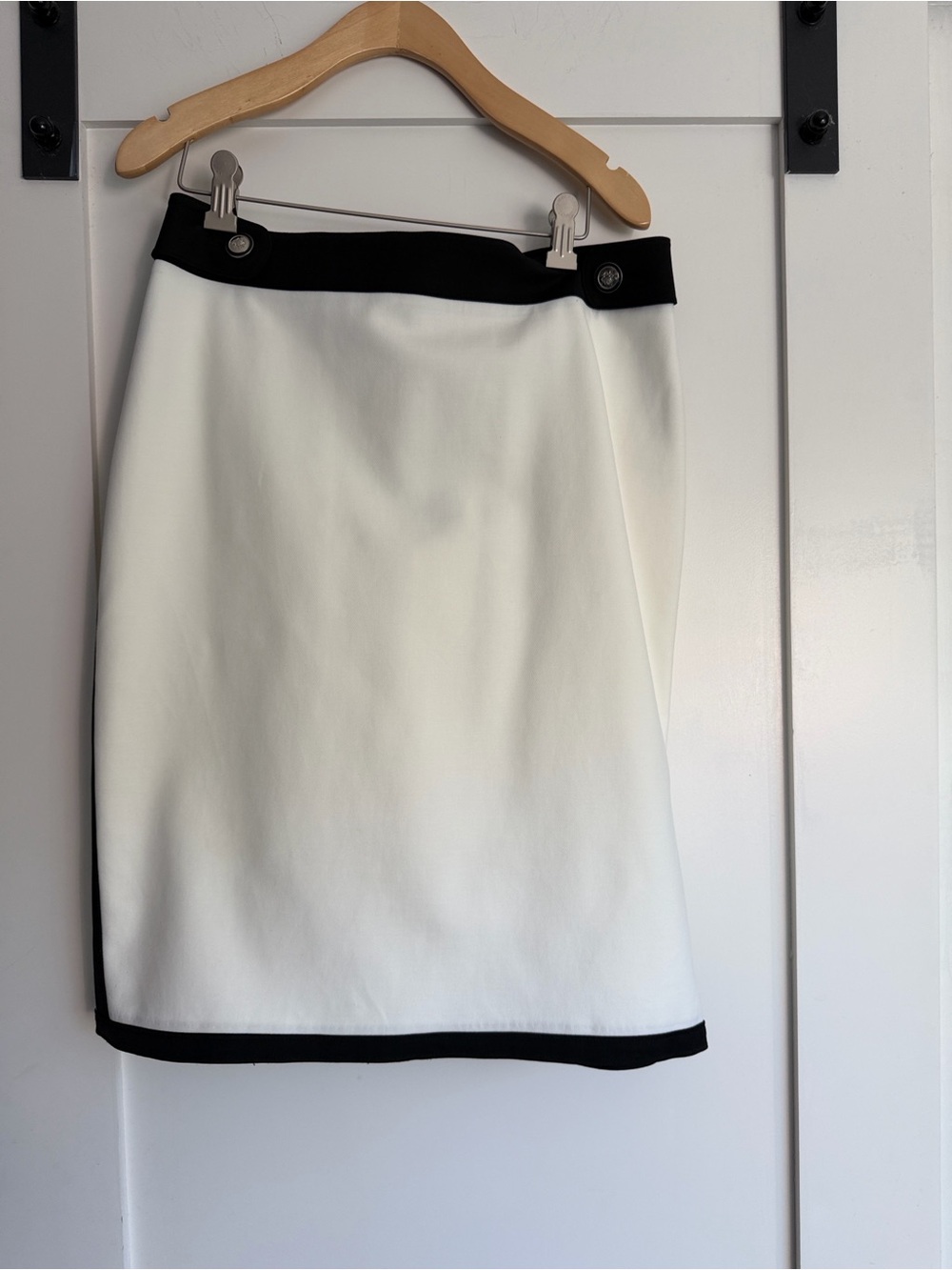 White House Black Market White Pencil Skirt with Black Trim